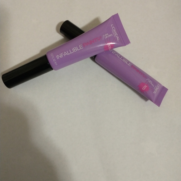 2 L'Oreal Paris Infallible Paints Lips.300 Lilac - Picture 4 of 5